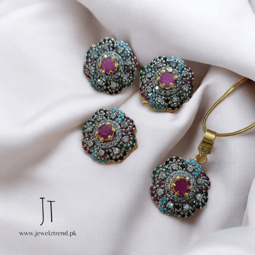 Blooming Beauty: Jurao Locket Set