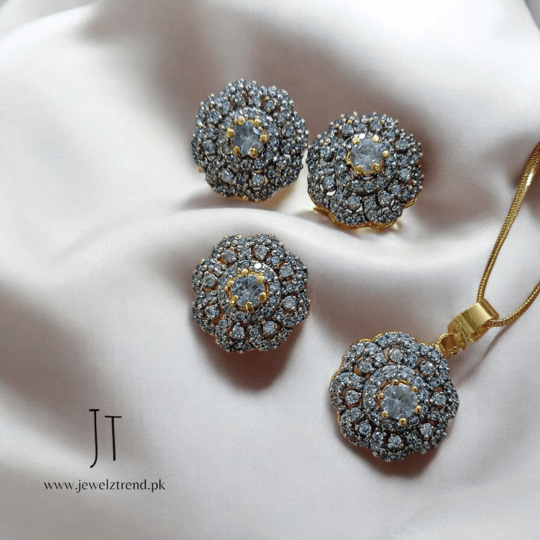 Blooming Beauty: Jurao Locket Set