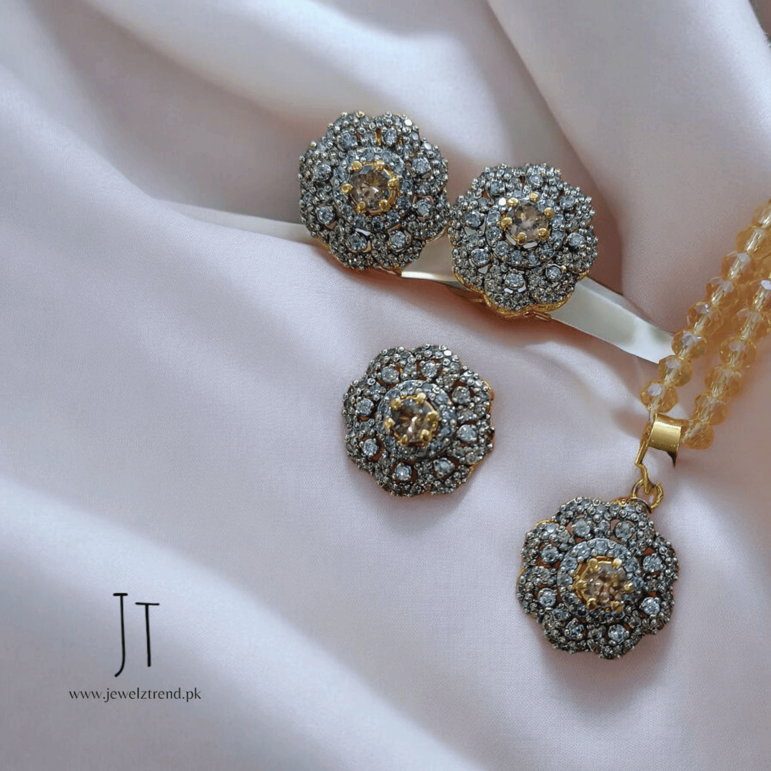 Blooming Beauty: Jurao Locket Set