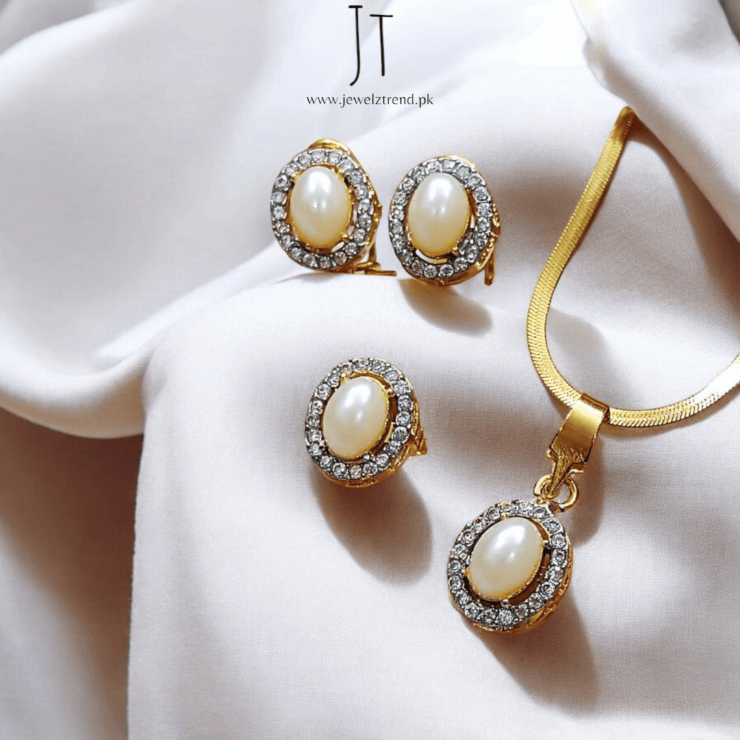 Minimalistic Pearl Locket set