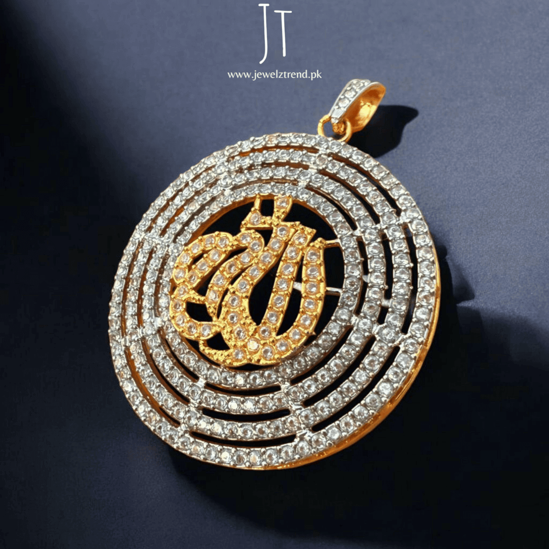 Calligraphy pendant in Gold polish