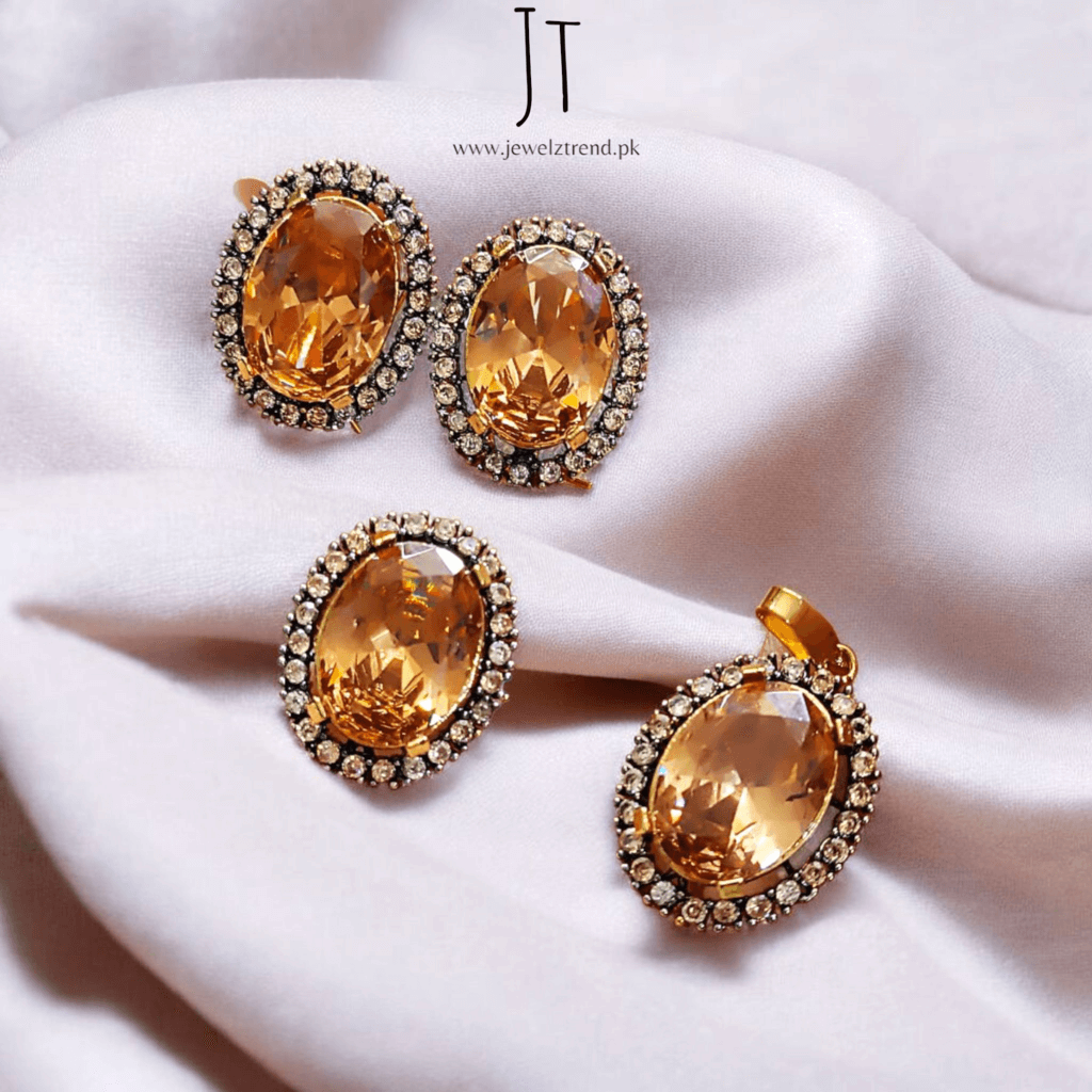 Ever Shine Gleaming Locket Set