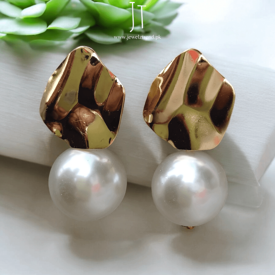 Graceful Pearls: Stunning Earring Collection