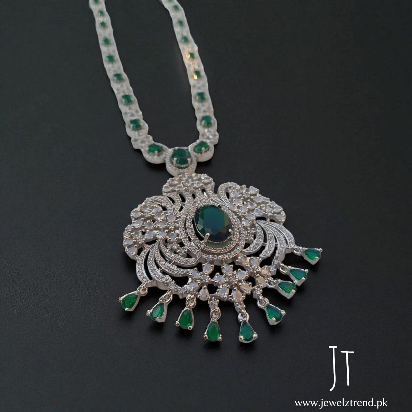 Whispers of Green – Luxurious Silver Long Mala Elegance