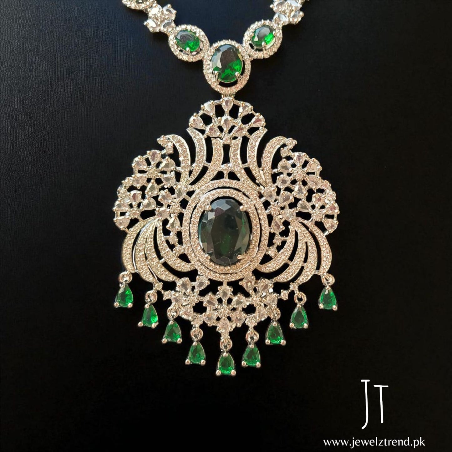 Whispers of Green – Luxurious Silver Long Mala Elegance