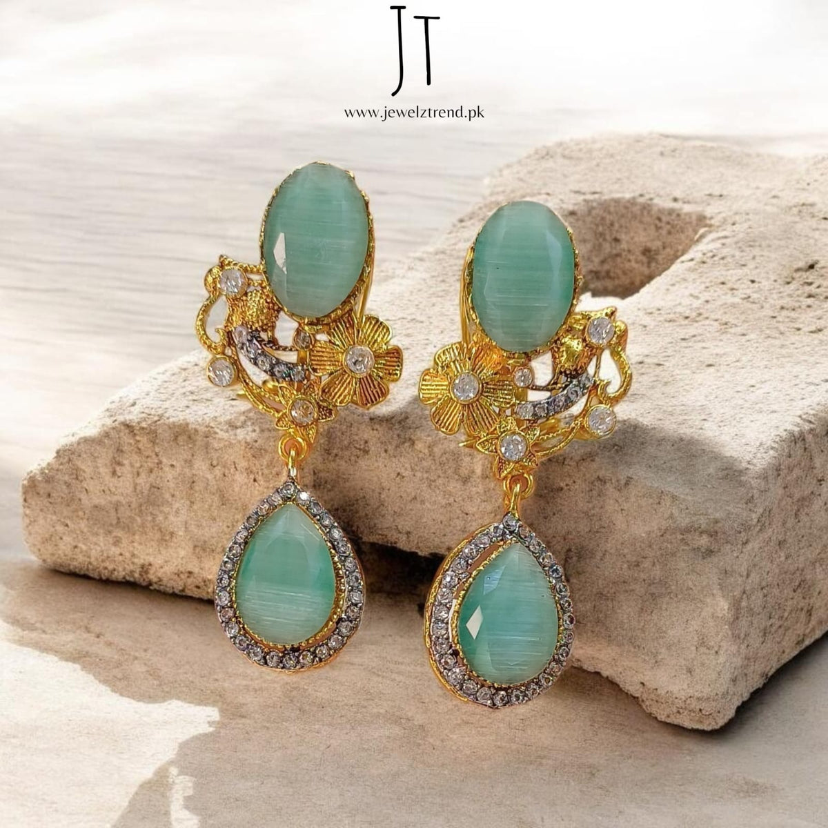Mahnoor: Earrings