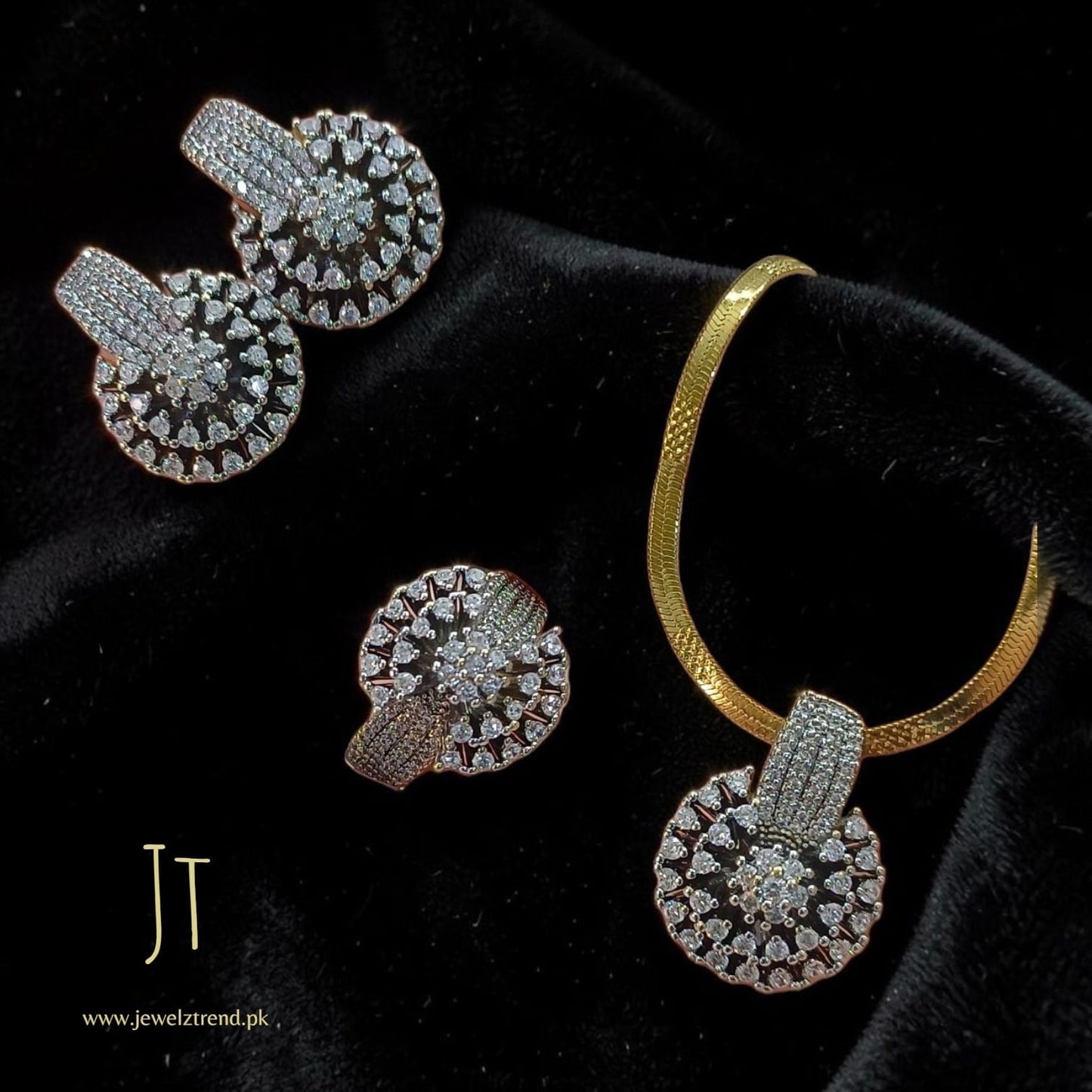 Noura Diamond Set