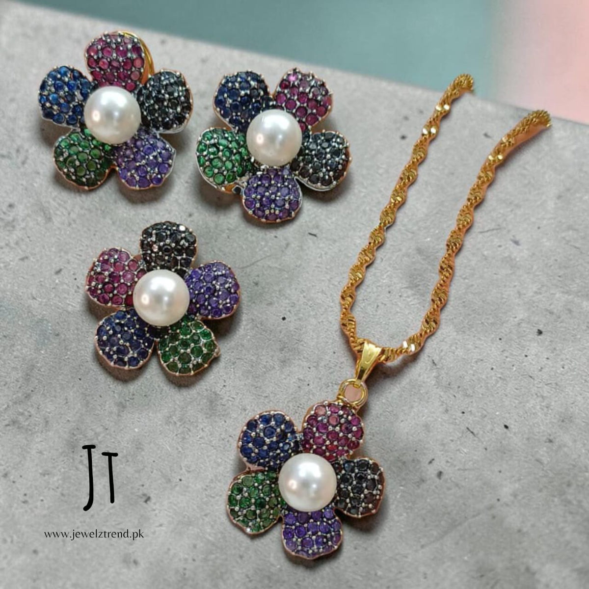 Pearl Blossom: Locket set