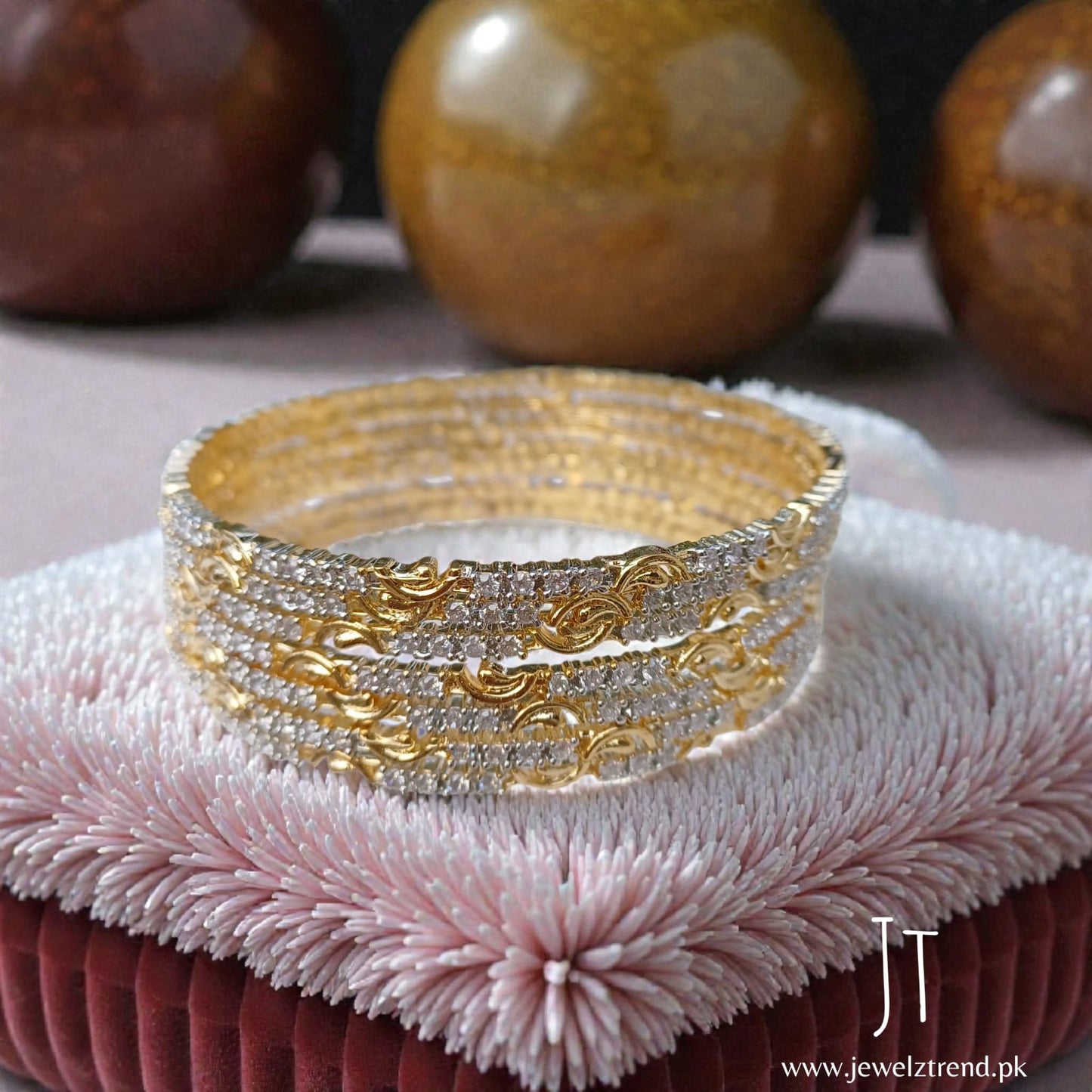 Trend Aura: 1 carat Bangles