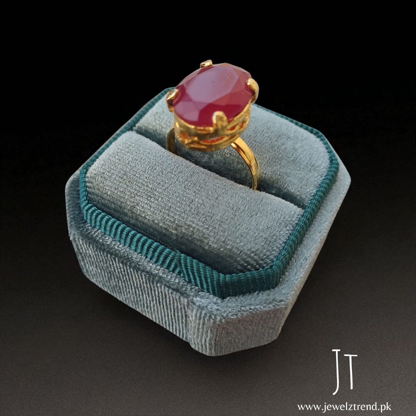Trendy Single Stone