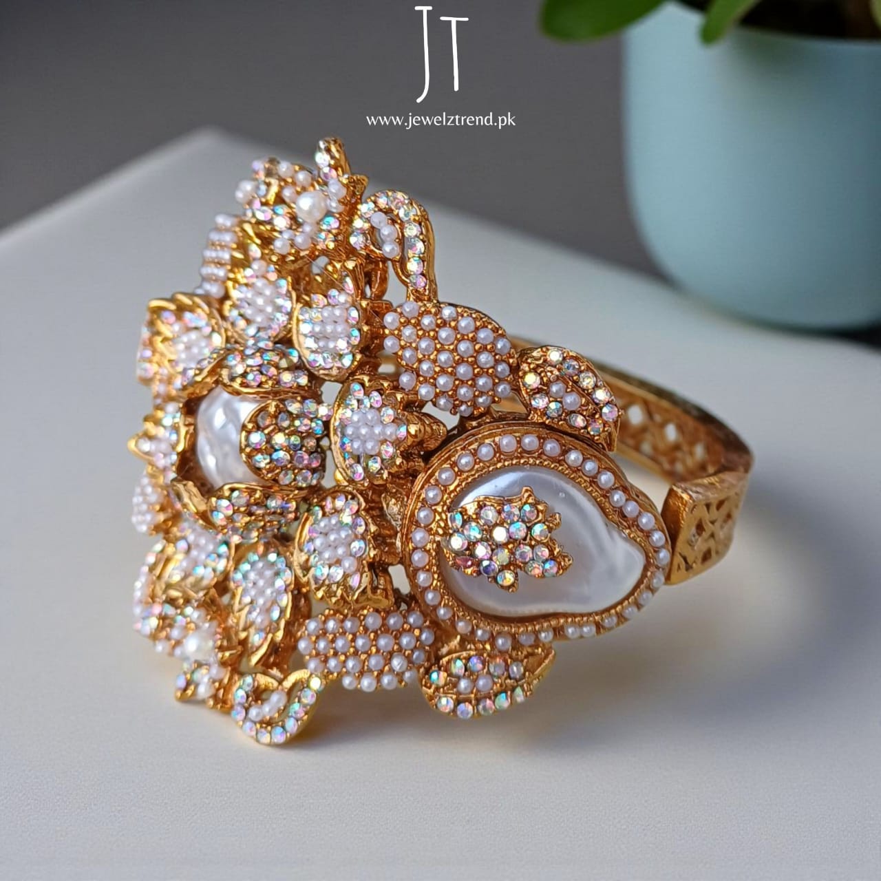 Turkish Twist: Bangle (White Pearl)