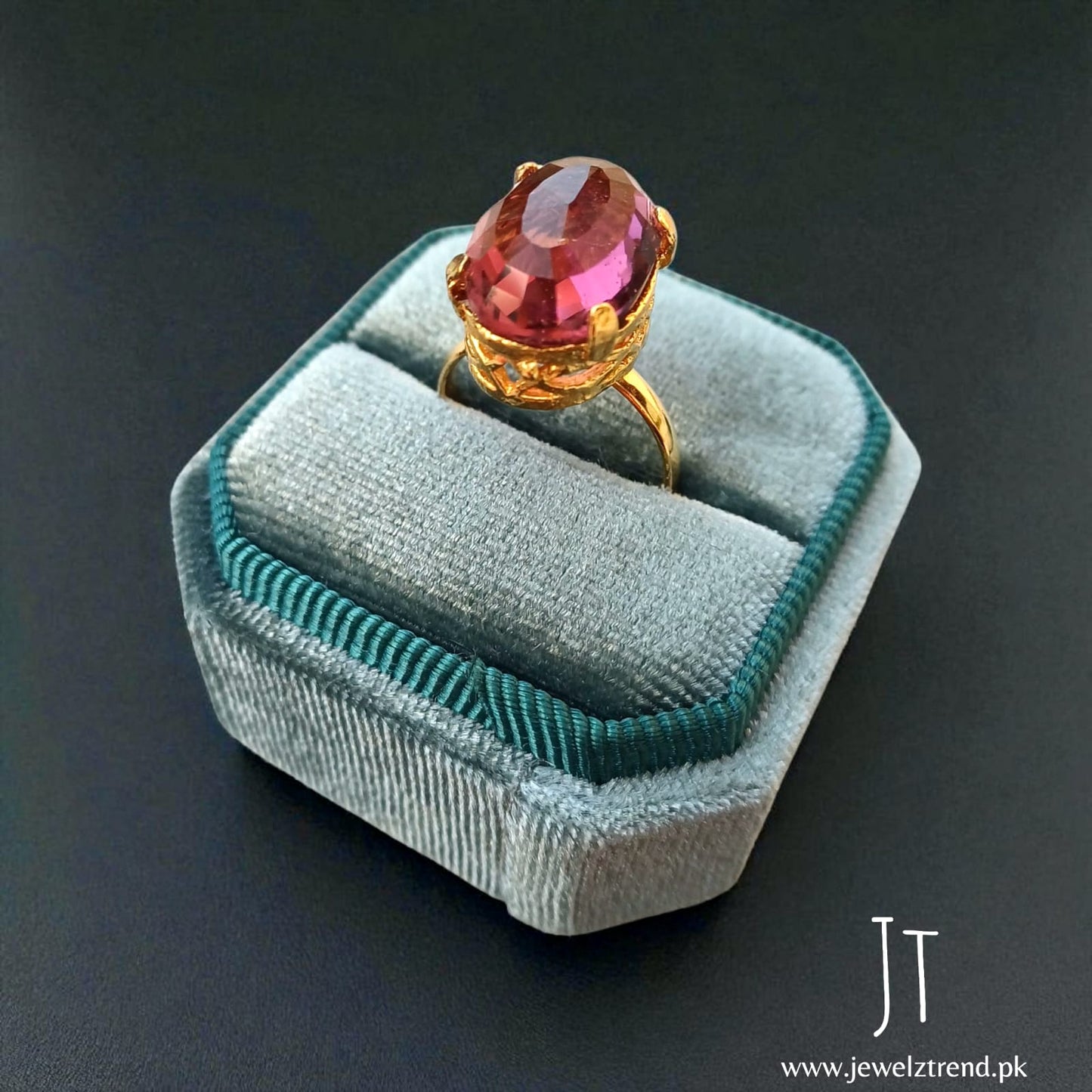 Trendy Single Stone