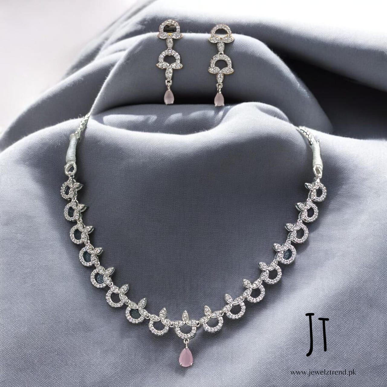 Twilight: AD Necklace Set