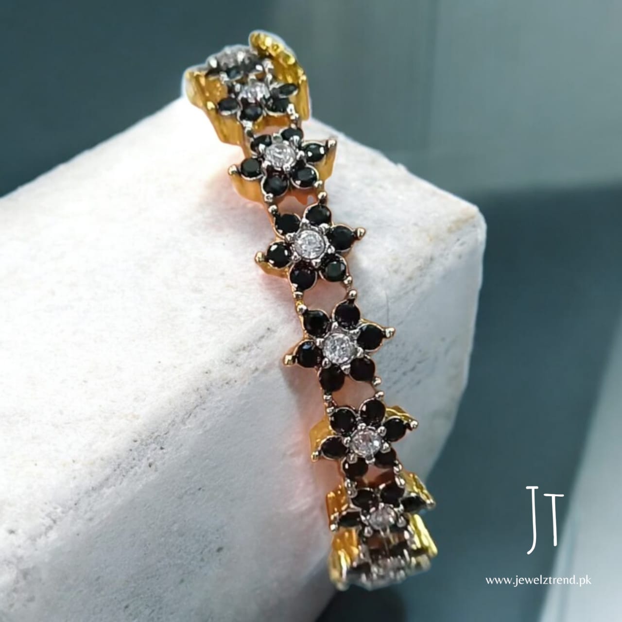 The Star: Openable Kangan