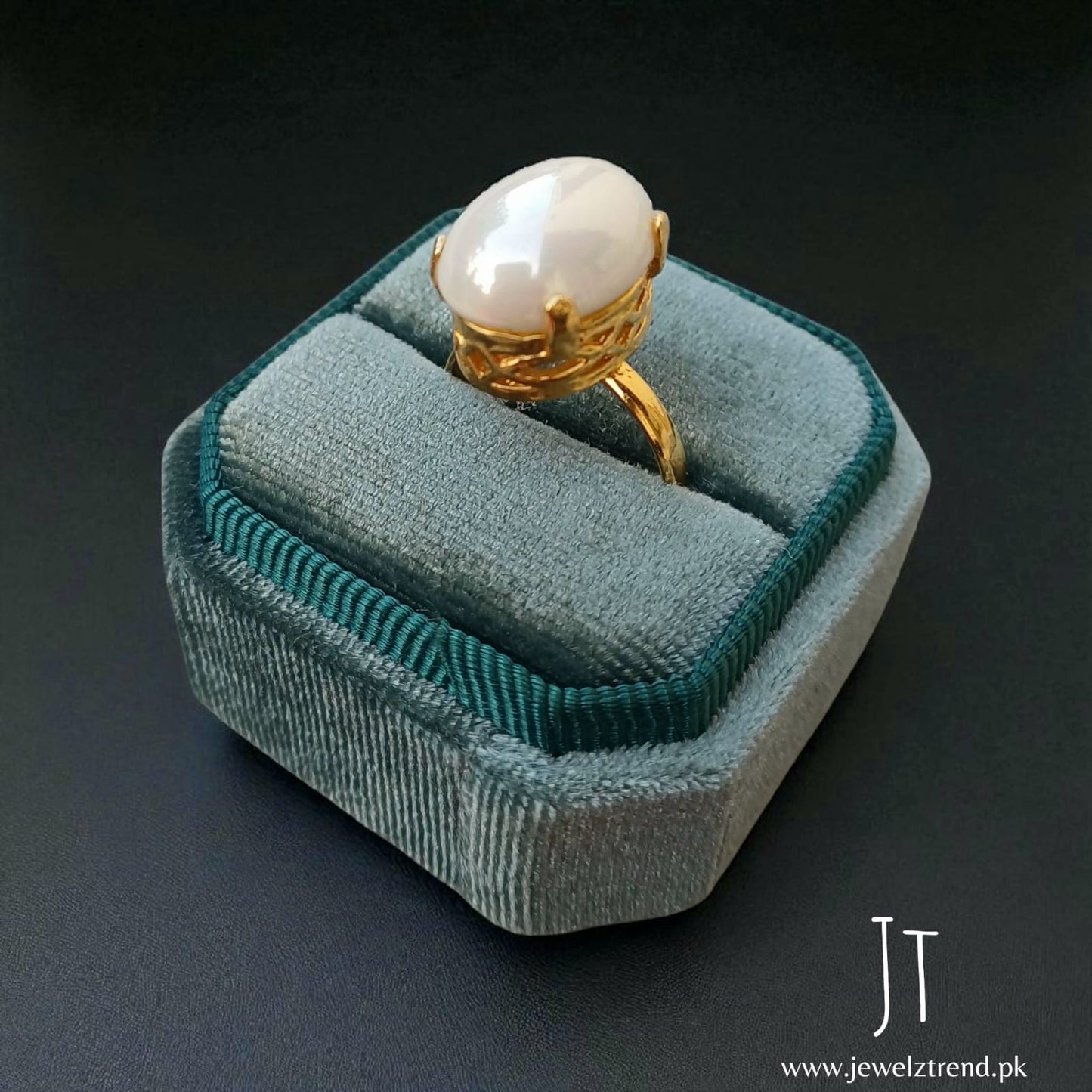 Trendy Single Stone