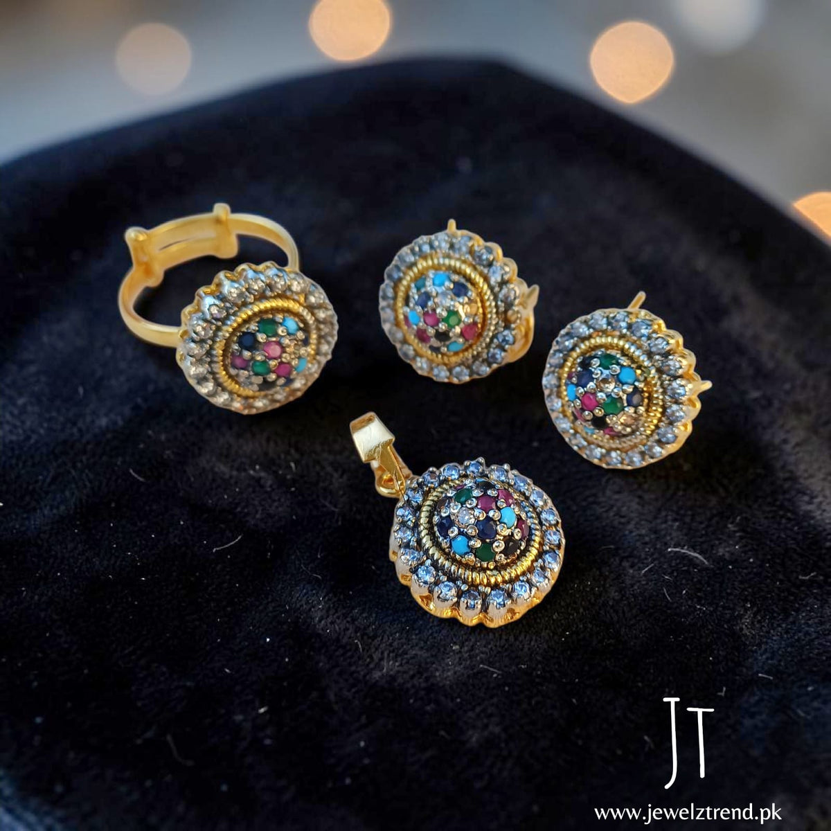 Tabinda: Jurao Locket Set