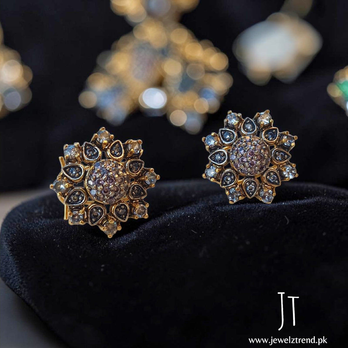 Luxe Star Glow: Jurao Earrings