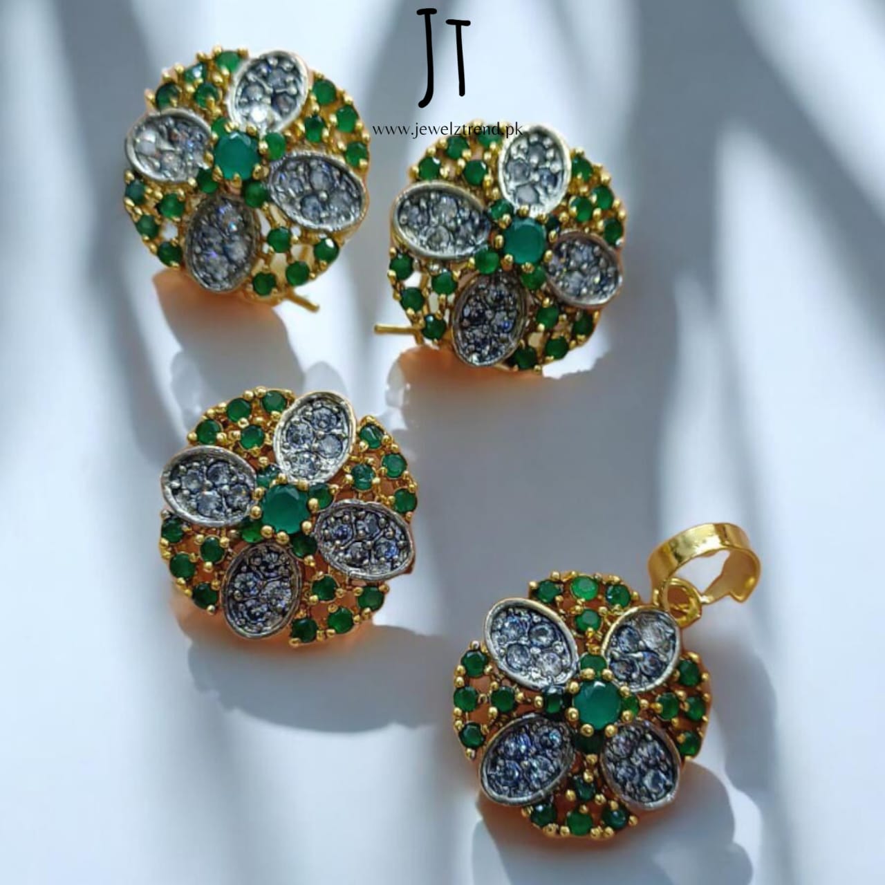 Jurao Petal Flower: Locket Set