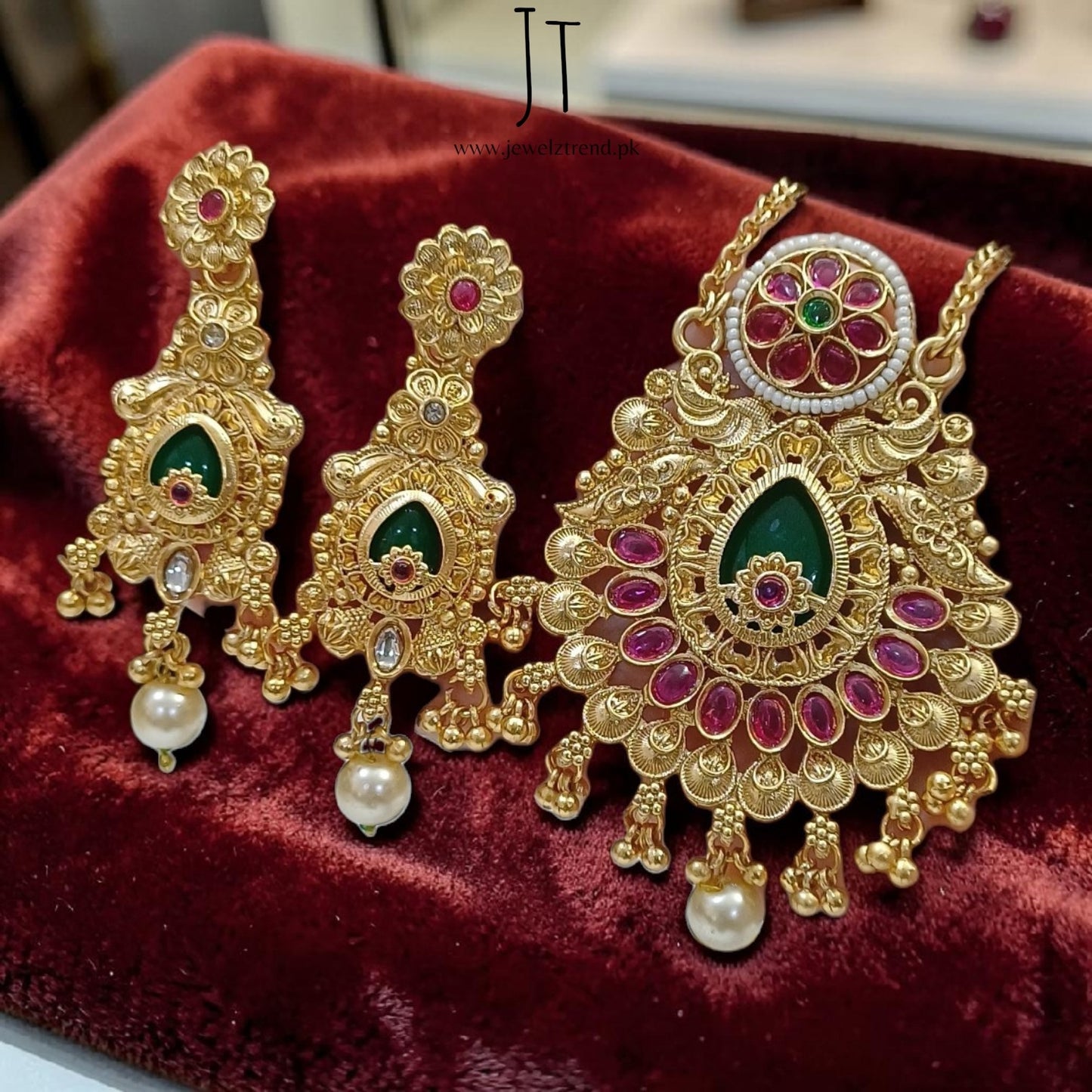 Zaitoon: Kashmiri Mala