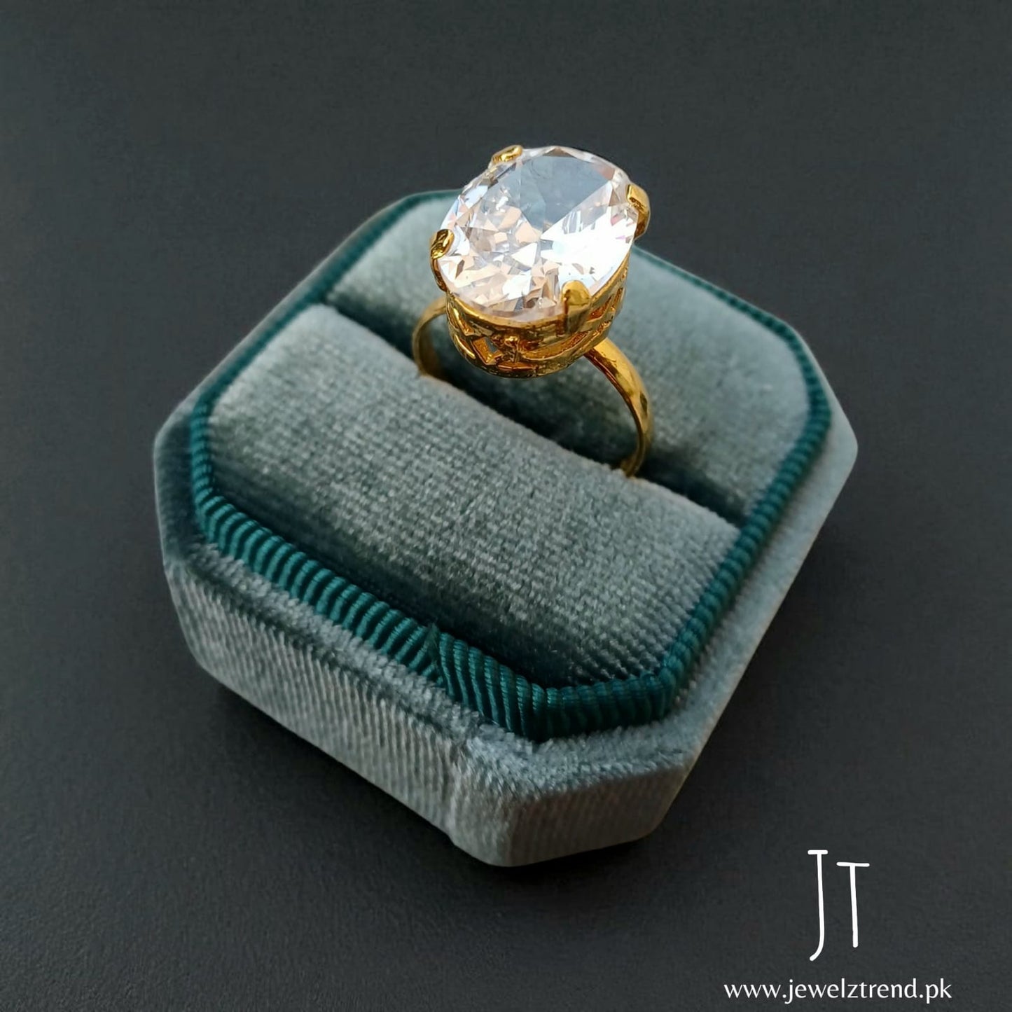 Trendy Single Stone