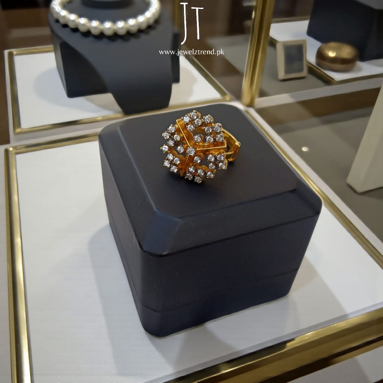 Sunny Bright: Diamond Cut Ring