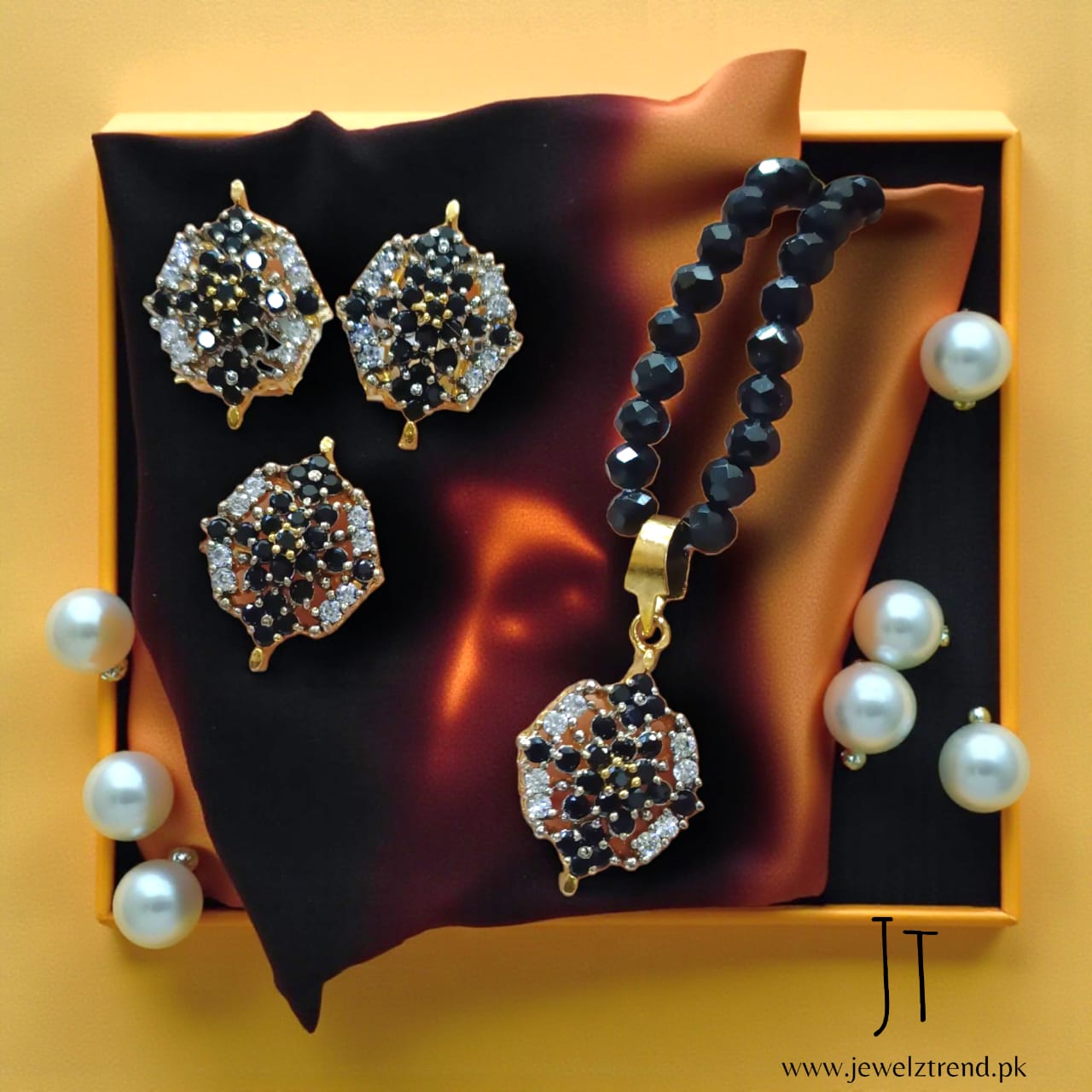 Flower Bliss: Gold-plated