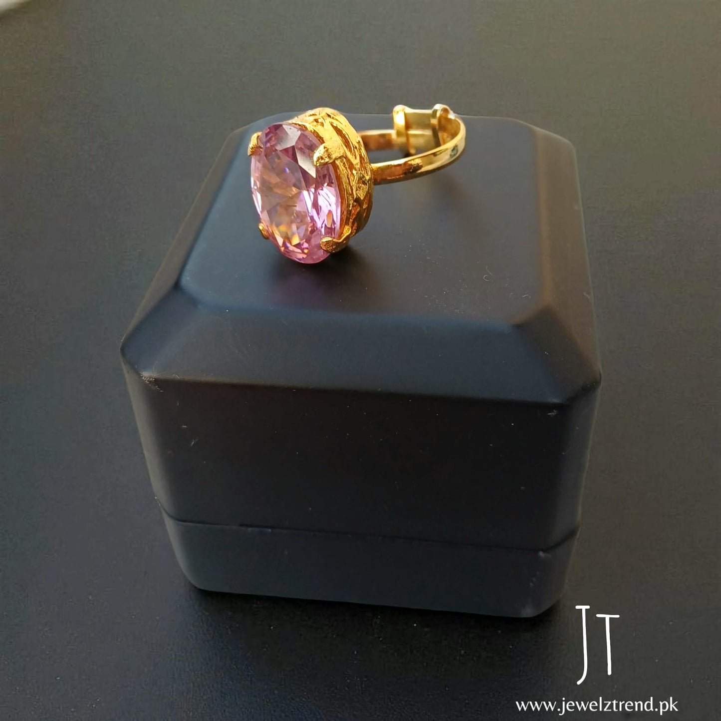 Trendy Single Stone