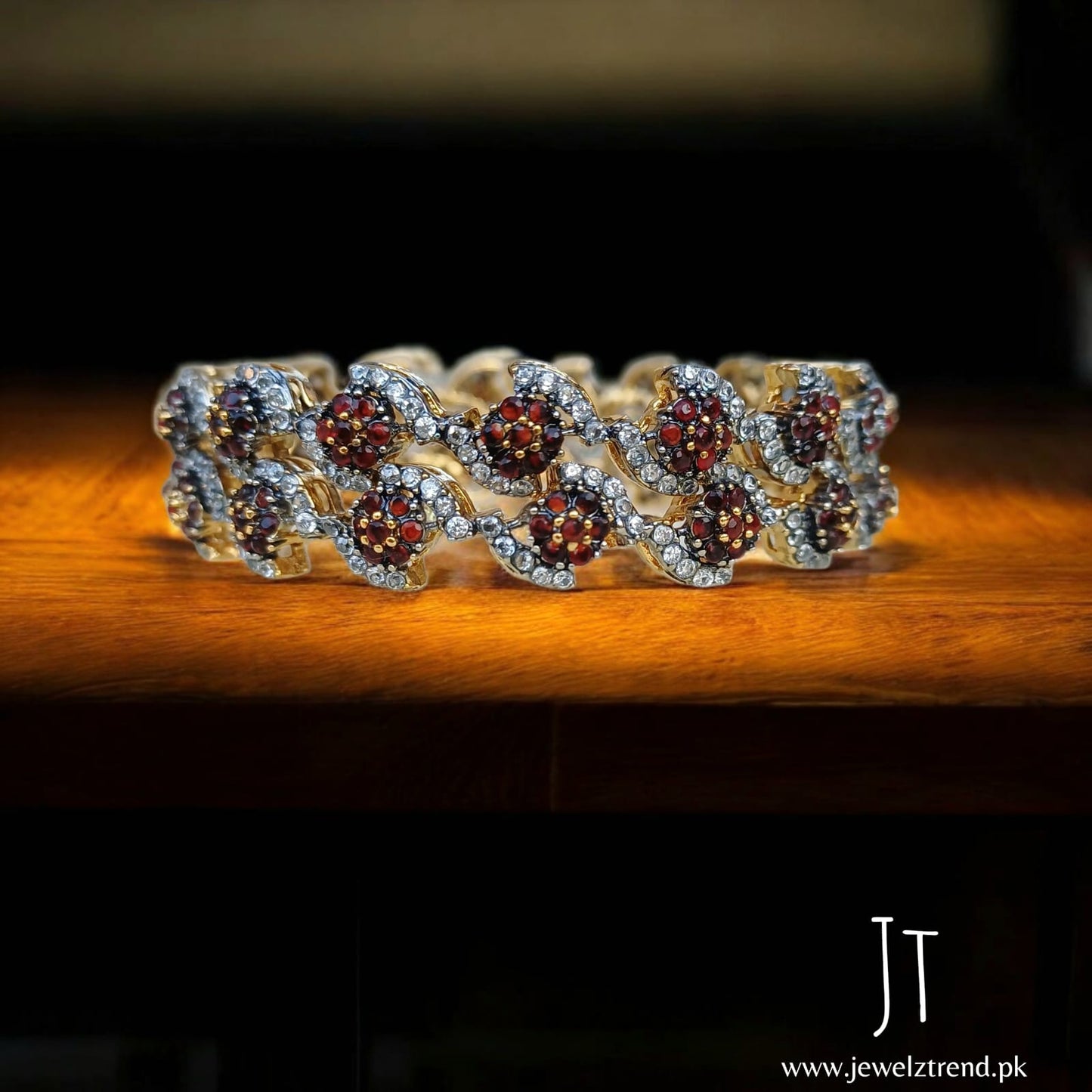 Jurao Swivel Kangan: Red