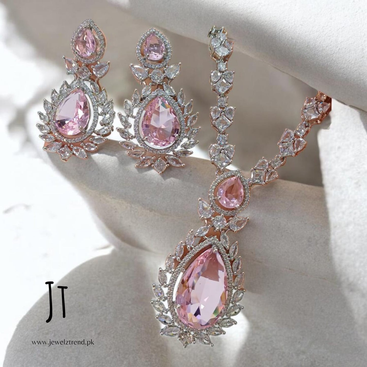 Diamond Dreams: Necklace Set