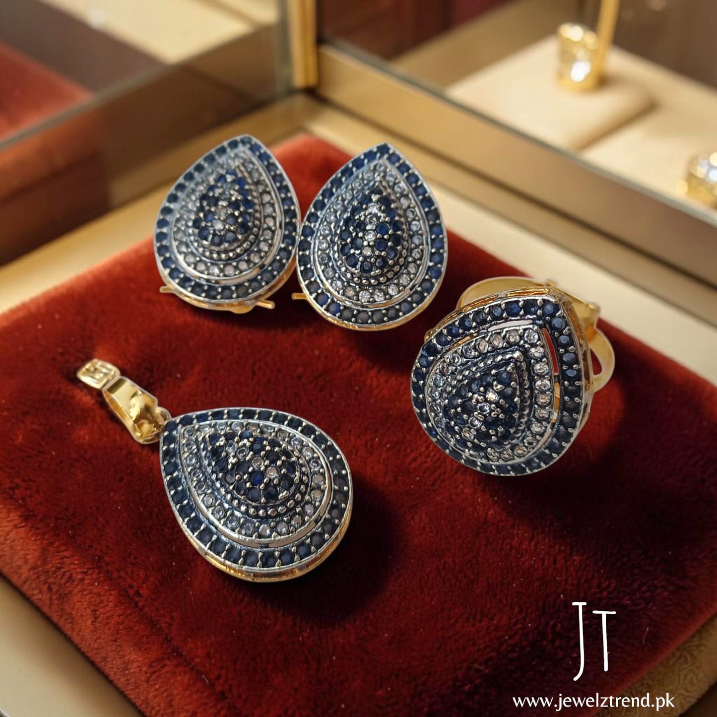 Drop in Jurao: Locket Set