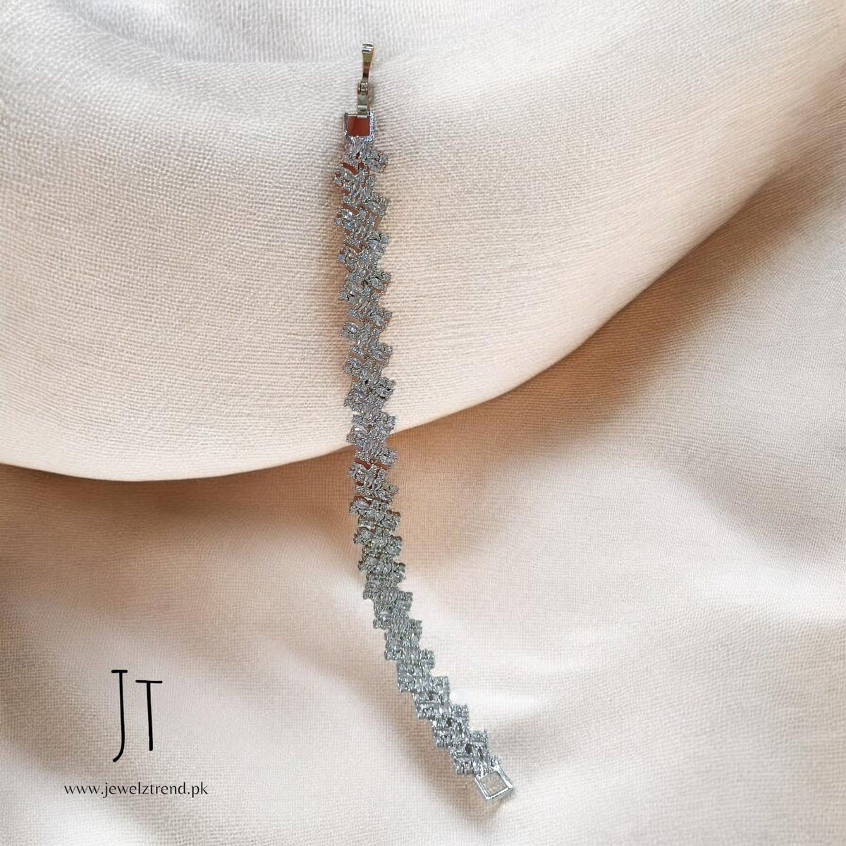 Silver Gems: Bracelet