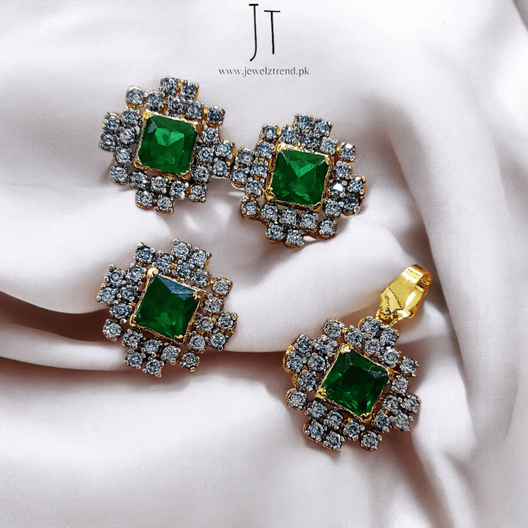 Jurao Elegance Locket Set: A Statement of Timeless Grace