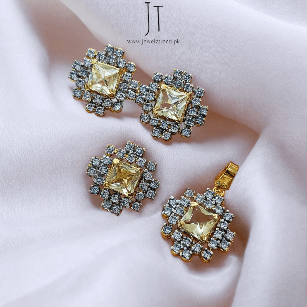 Jurao Elegance Locket Set: A Statement of Timeless Grace