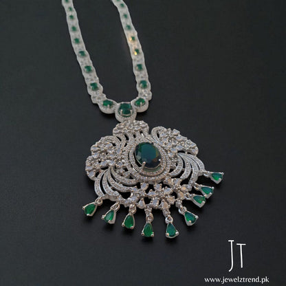 Whispers of Green – Luxurious Silver Long Mala Elegance