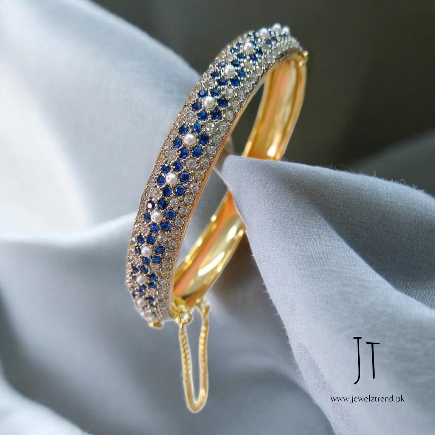 Flower: Kara bracelet