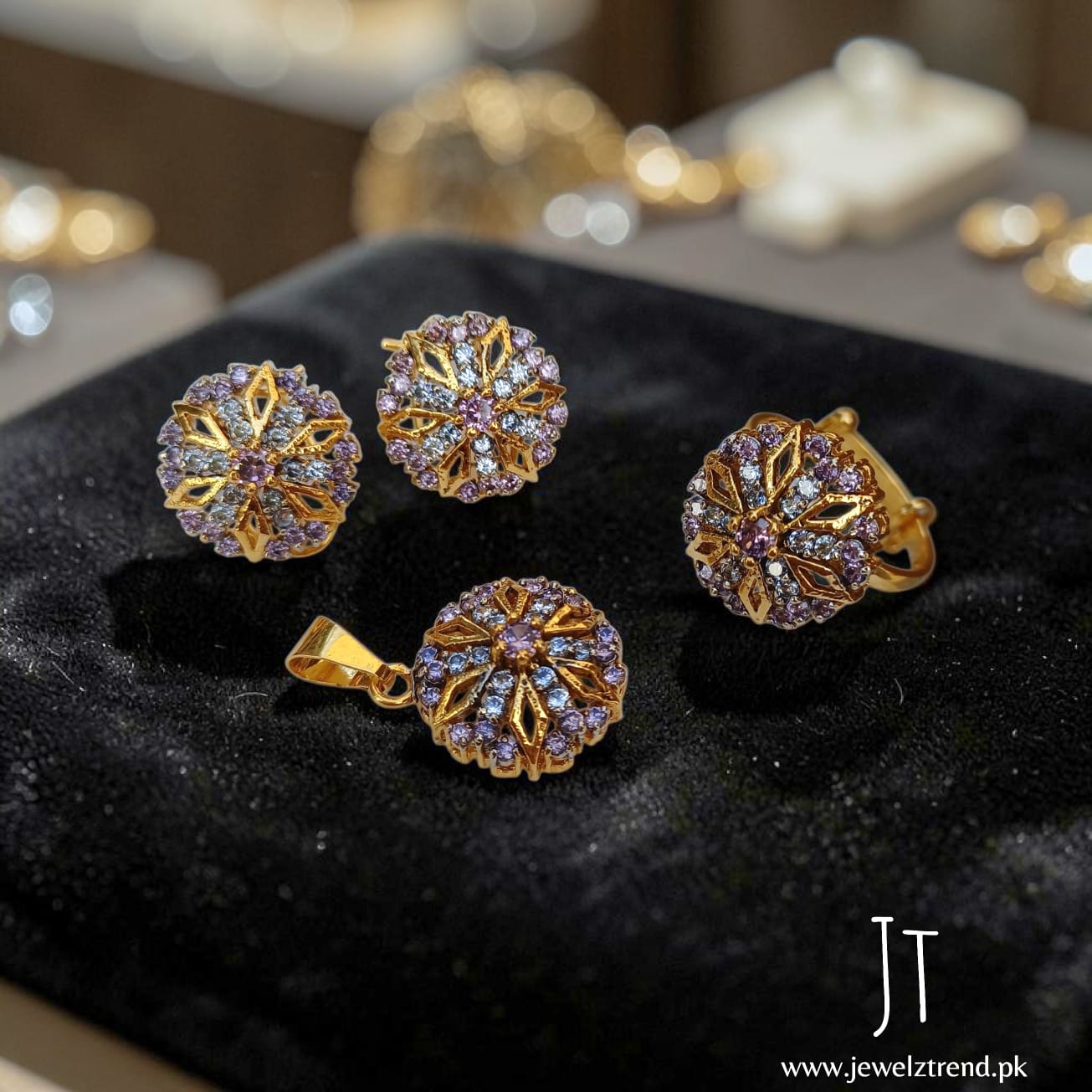 Spring Rose: Jurao Locket Set