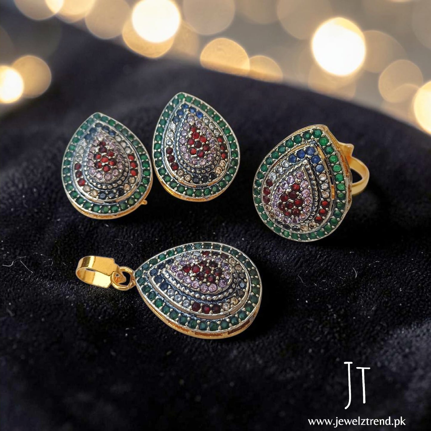 Drop in Jurao: Locket Set