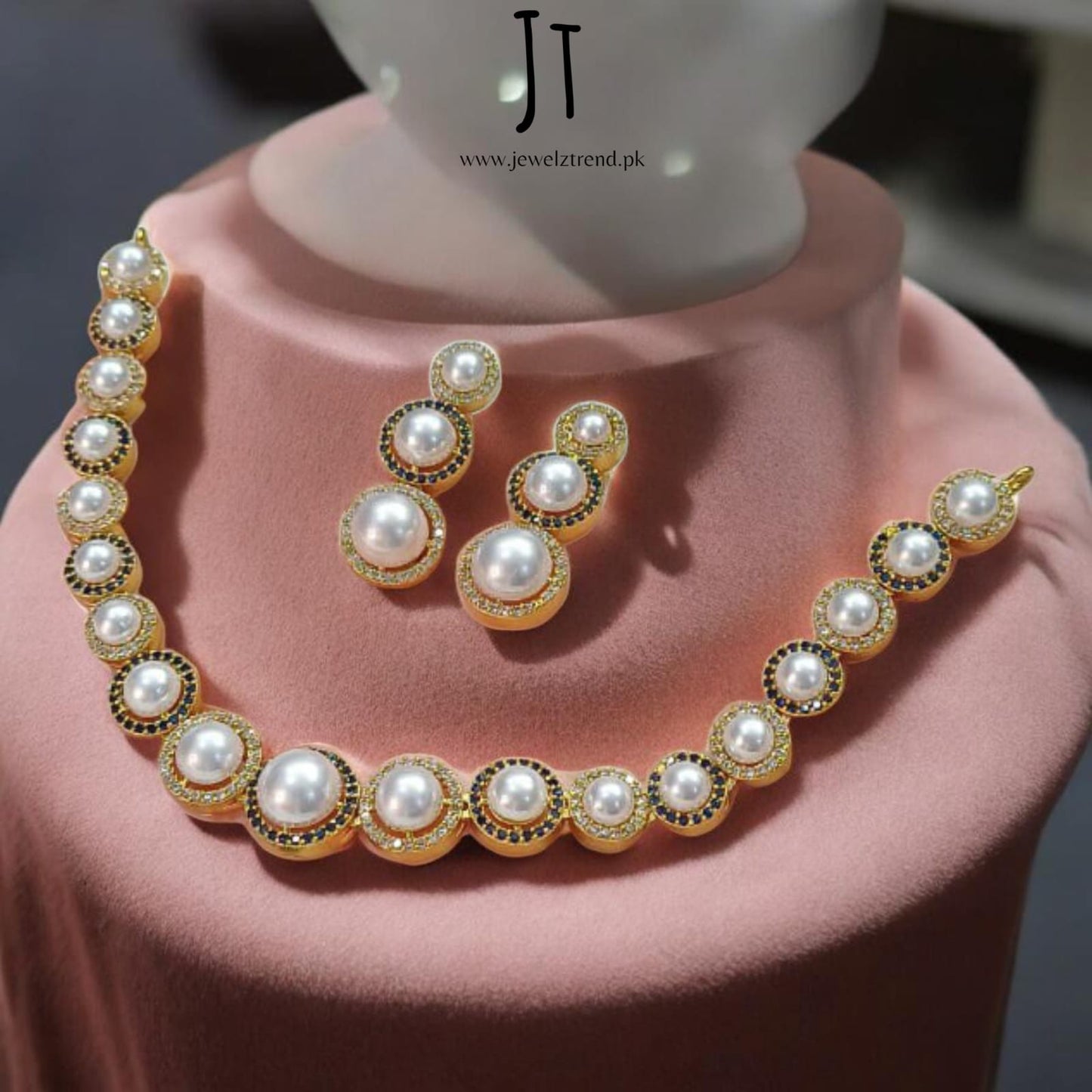 Snow white Sapphire Necklace