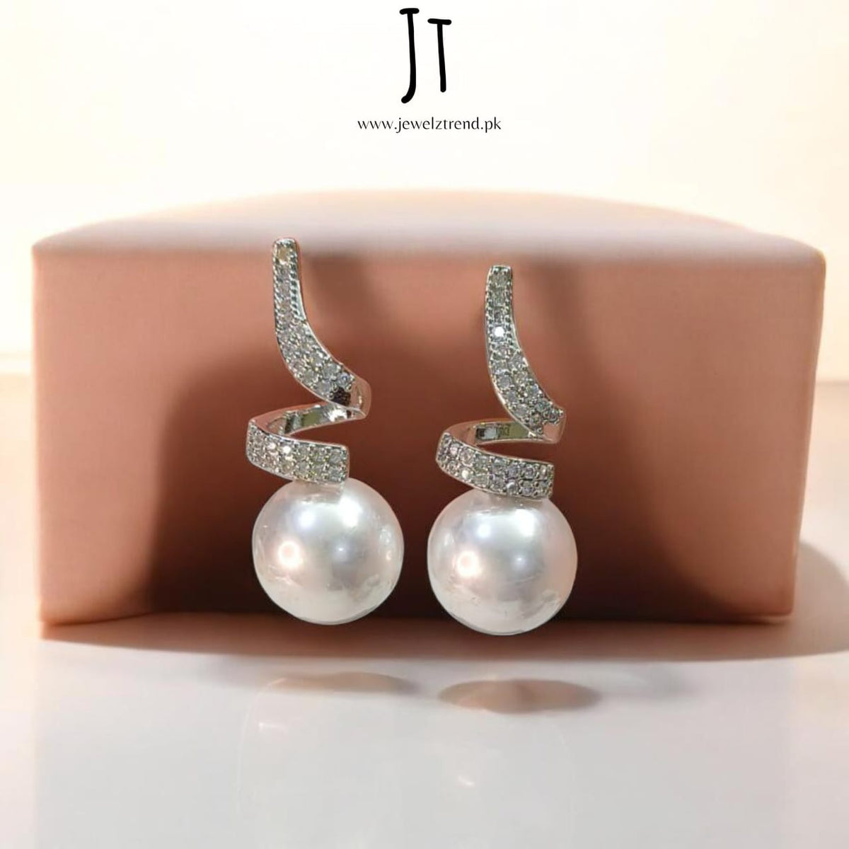 Silver Swirl with Pearl: Earrings