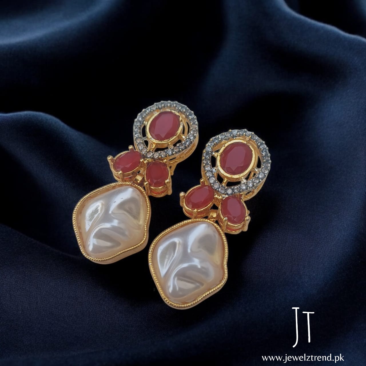 Aura de Pearl: Mother of Pearl