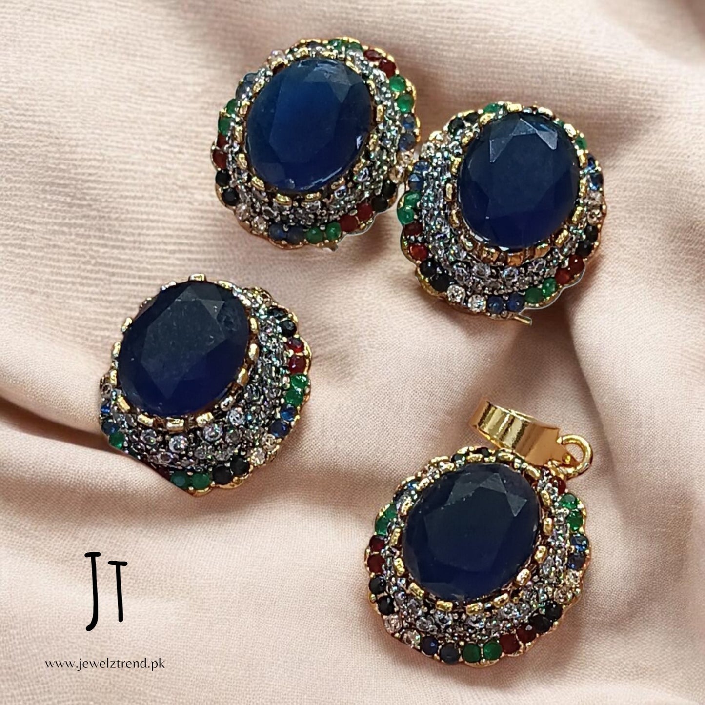 Bold Center: Locket Set
