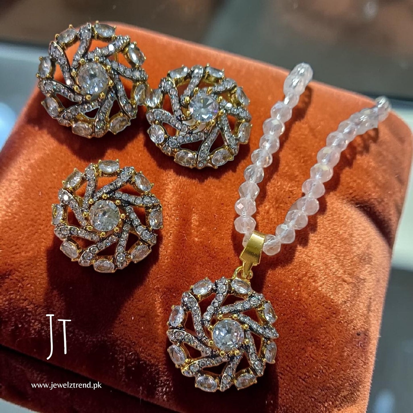 Spiral Grace: Locket Set