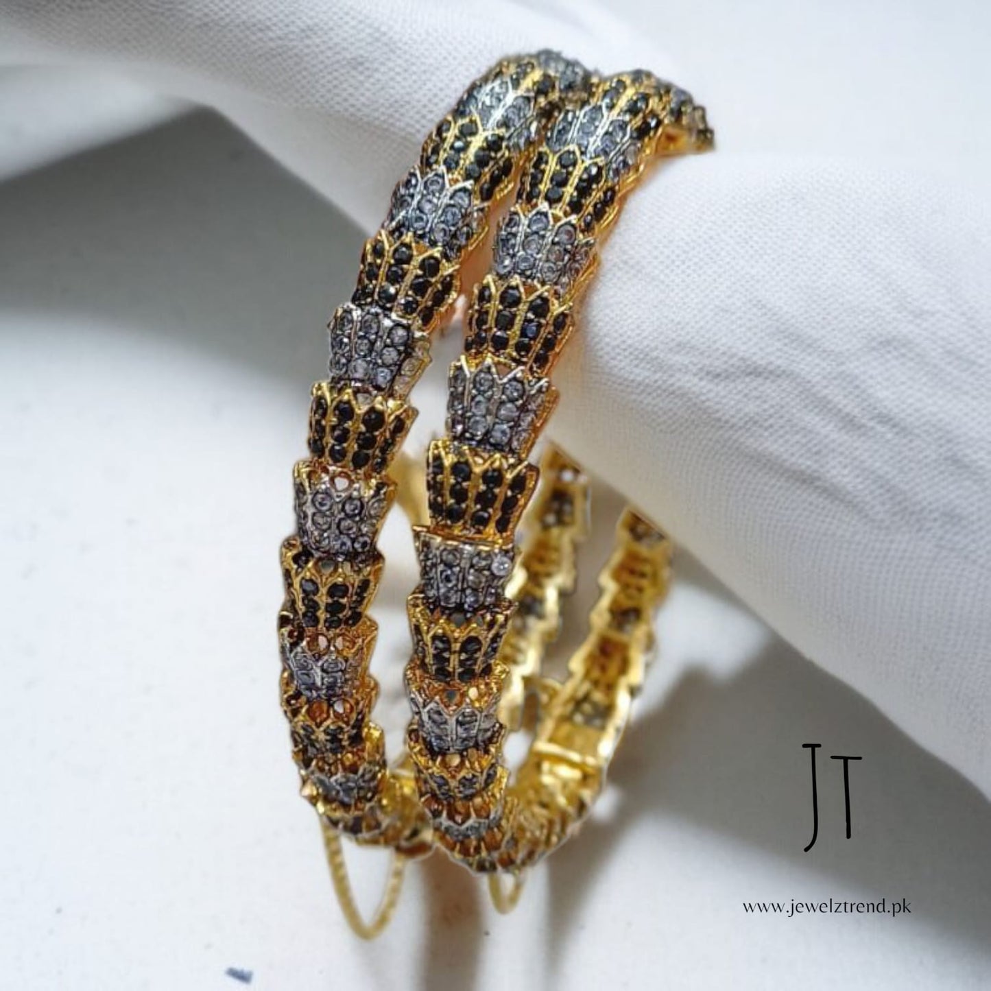 Elegant Bloom: Oxidised Kangan