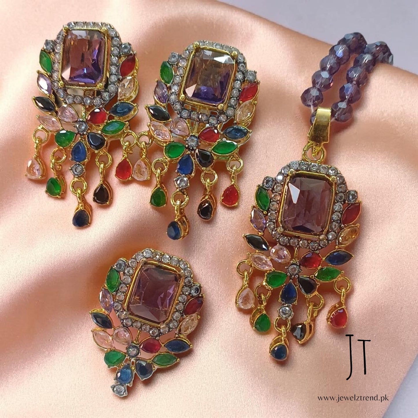 Jhoomer: Locket Set