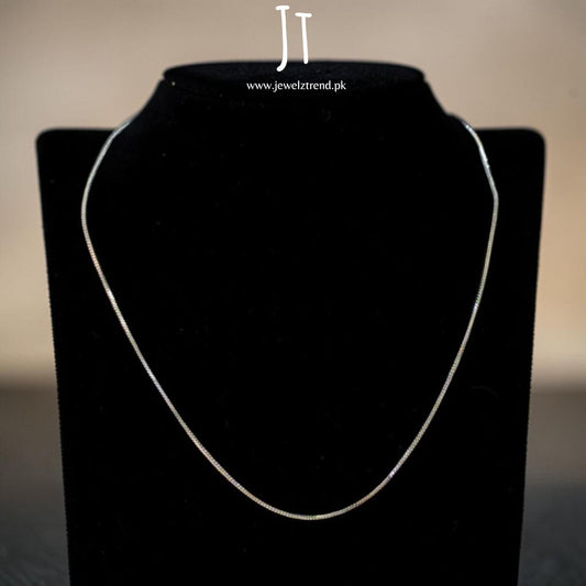 Silver chain: Sleek