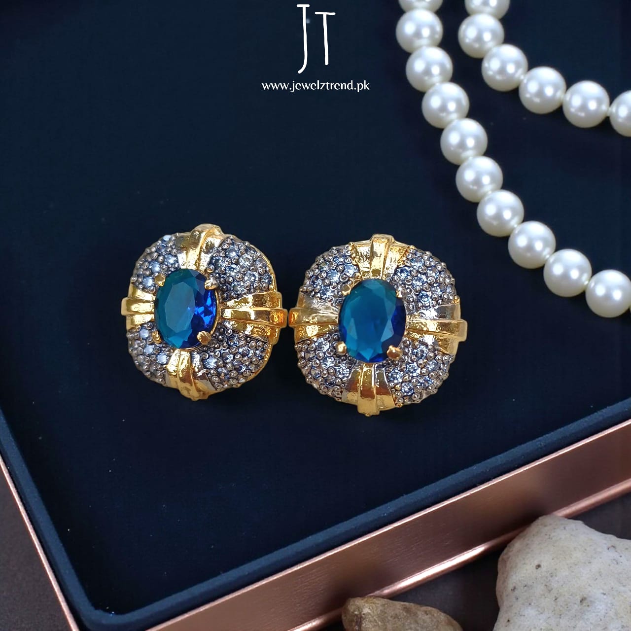 Cuboid Jurao Tops: Gold plated