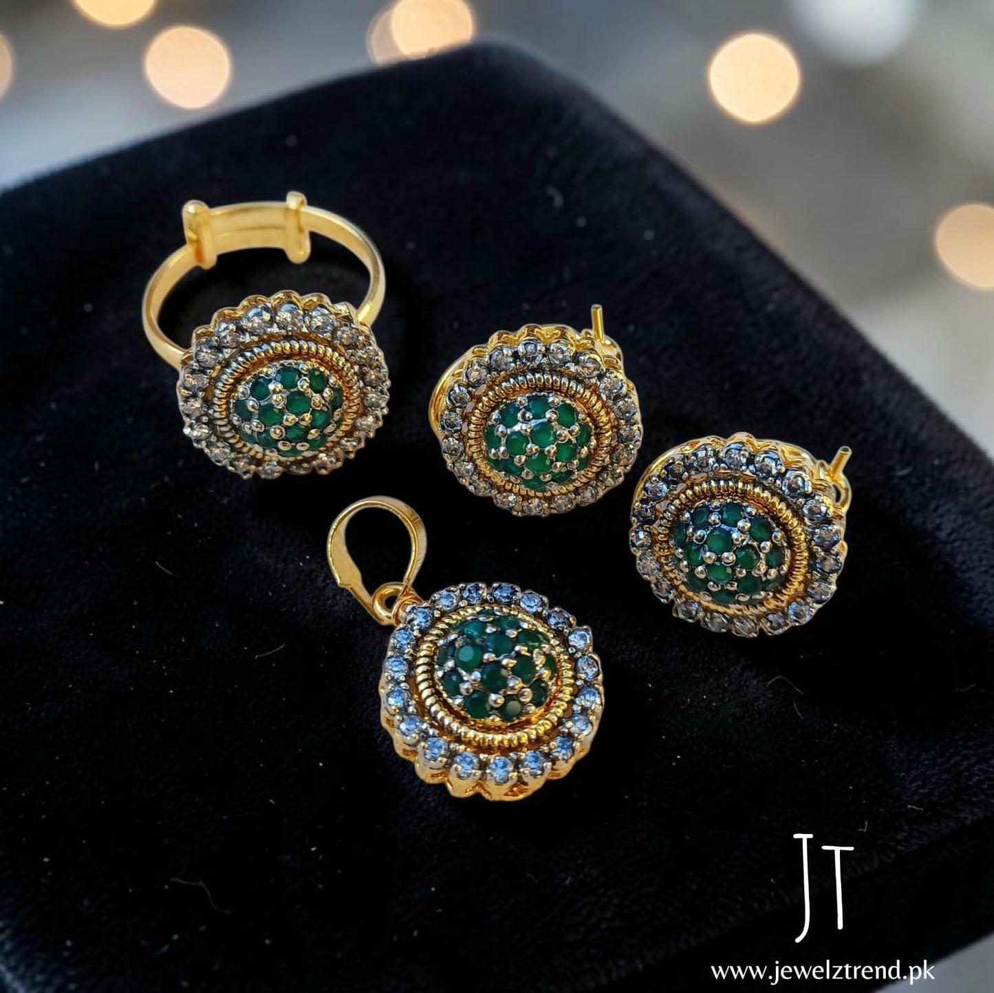 Tabinda: Jurao Locket Set