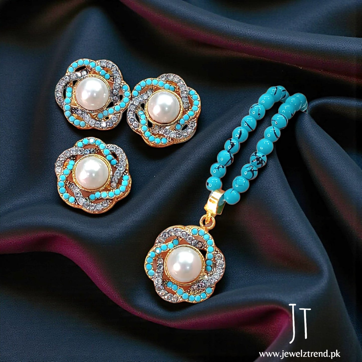 Pearl in Swirl: Locket Set