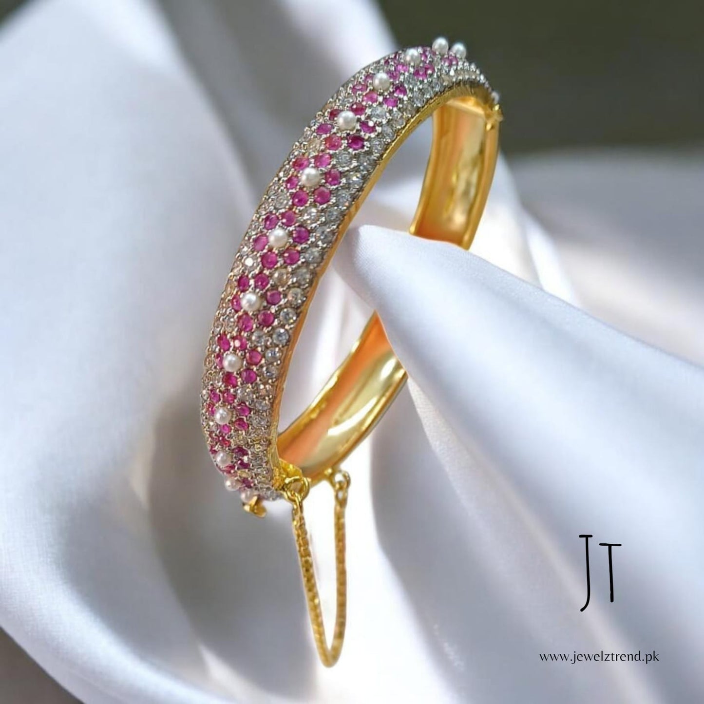 Flower: Kara bracelet