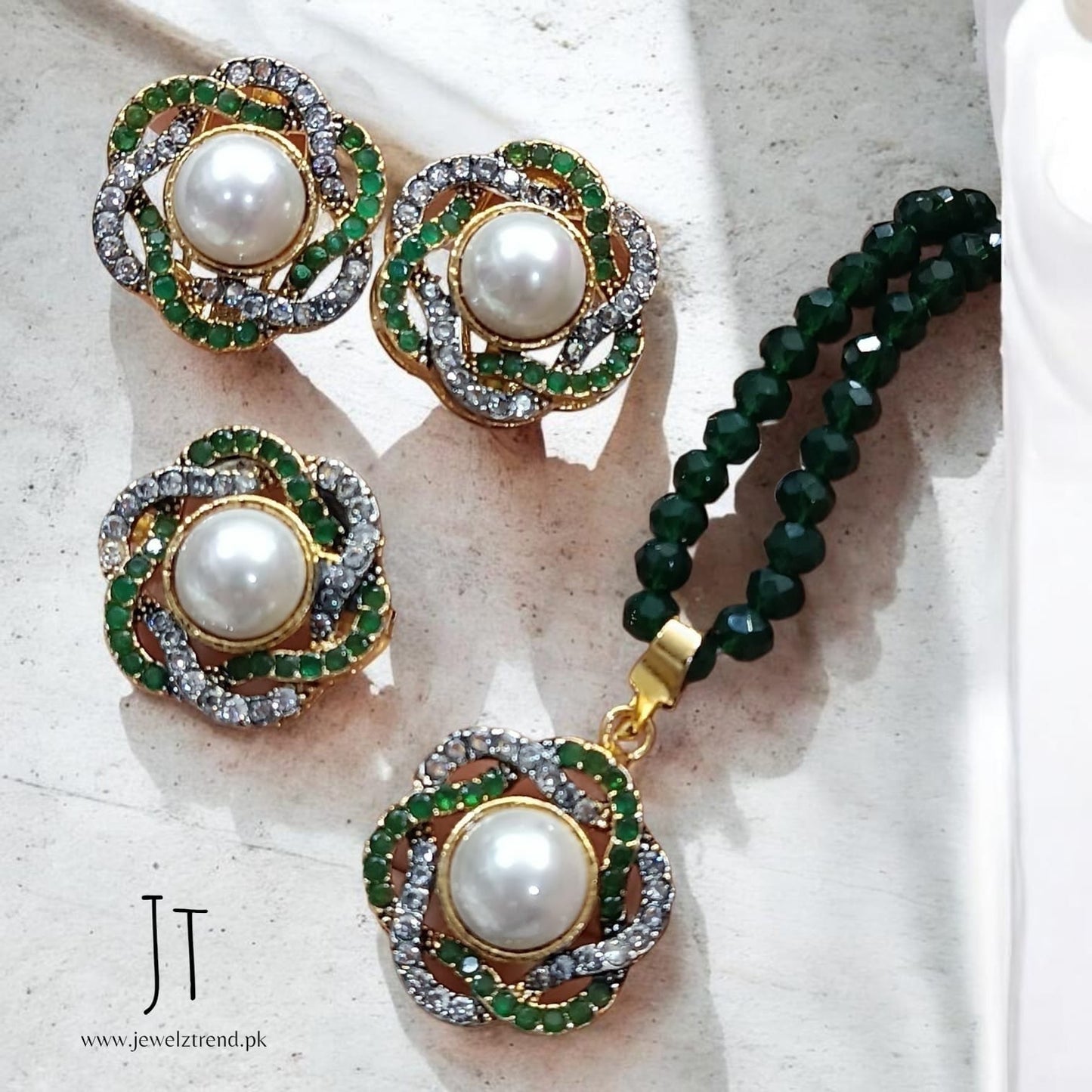 Pearl in Swirl: Locket Set